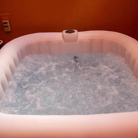 Welcoming Vatican Garden - With Hot Hub 아파트